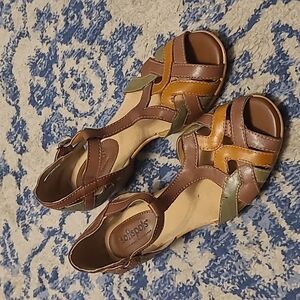 Softspots sz 6.5 brown green sandals SH98